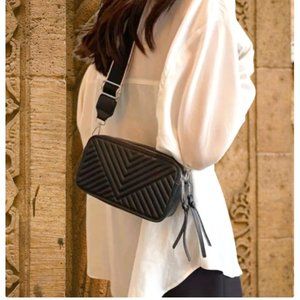 Designer Style Black Matelasse Quilted Camera Crossbody Shoulder Bag , Black NEW